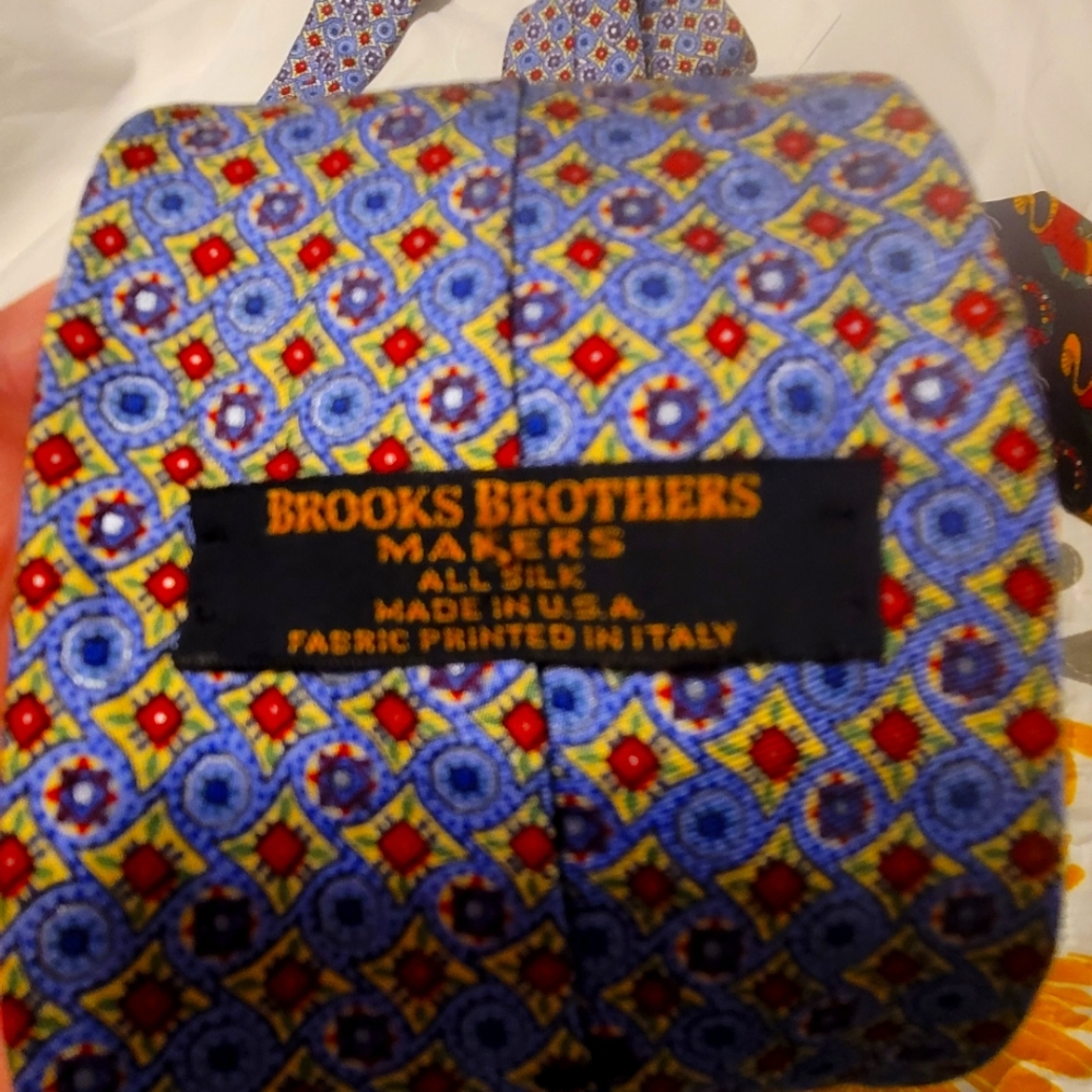 Mens Brooks Brothers silk tie MINT